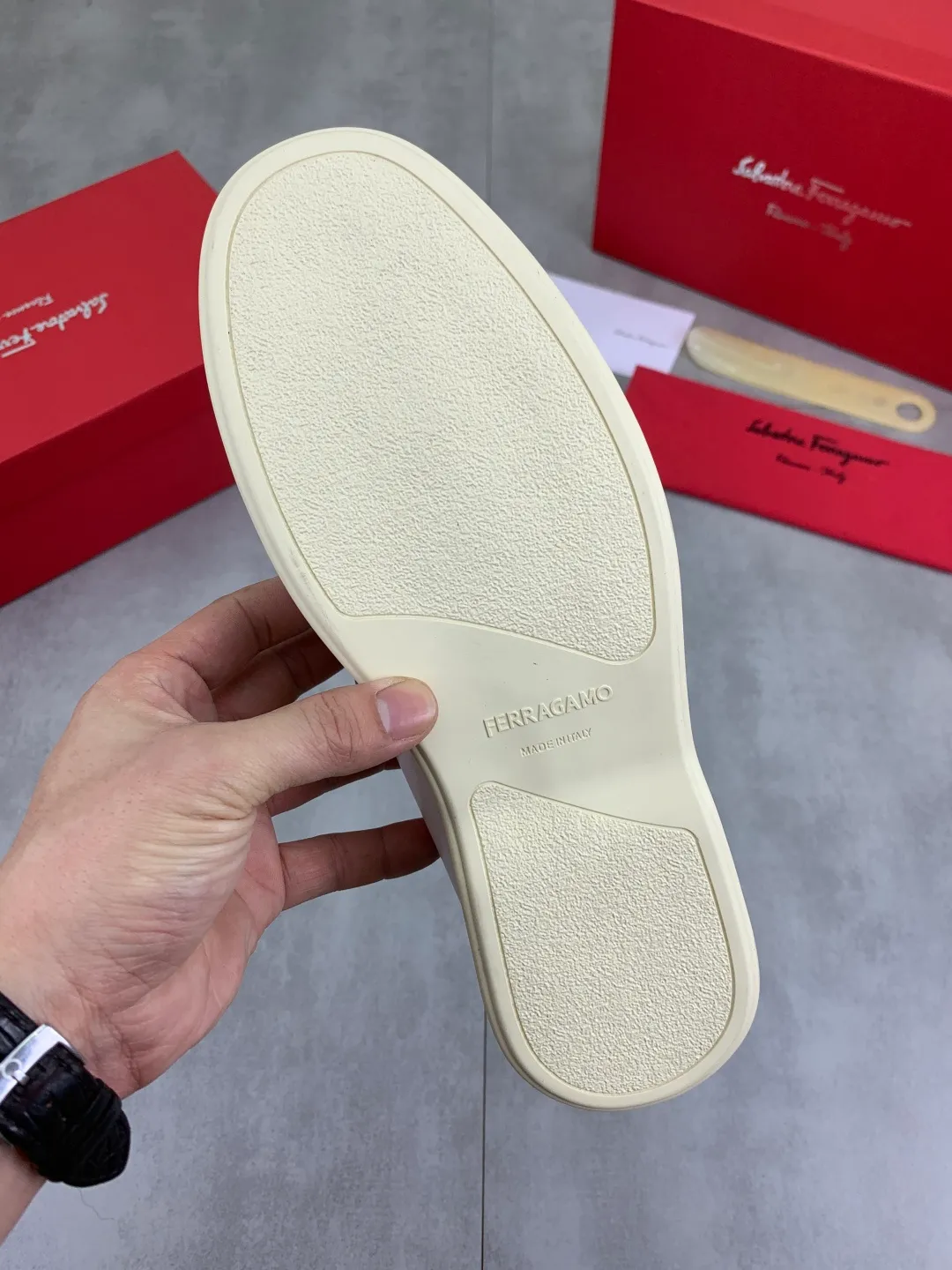 Men's Men's Shoes 💰P580💰[New Style] Water-dyed Niuli 🆘[Salvatore Ferragamo] Ferragamo's latest casual business leather shoes for men! Listed simultaneously! The fabric is made of specially imported original pebbled calfskin, and the lining is made of imported water-dyed cowhide. It is absolutely luxurious and leads the fashion trend. Matching code: 38-44 (45 and 46 can be customized) Black, brown and burgundy colors available